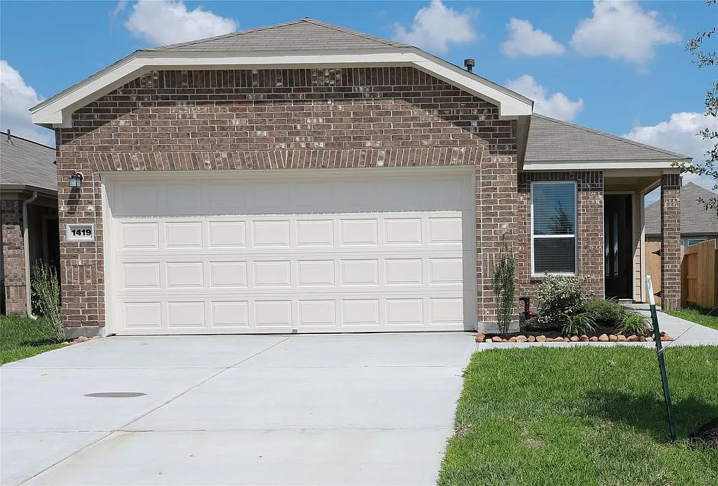 4 bed, 1604 sqft, $1,980 — Photo 2