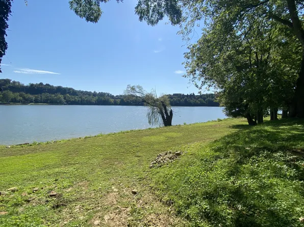 John St, Belpre, OH 45714