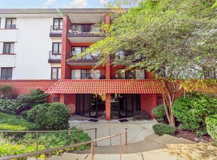2046 Saint Johns Ave APT 3E, Highland Park, IL 60035