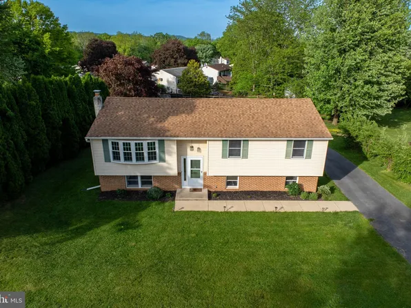 27 Wagon Way, Oley, PA 19547