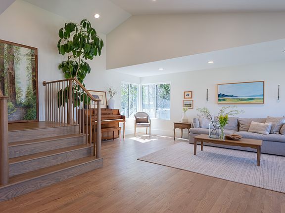 4th image of 1079 W Ridgeside Ct