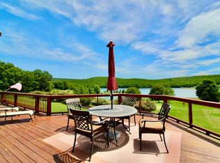 10 Lakeview Dr, Terra Alta, WV 26764