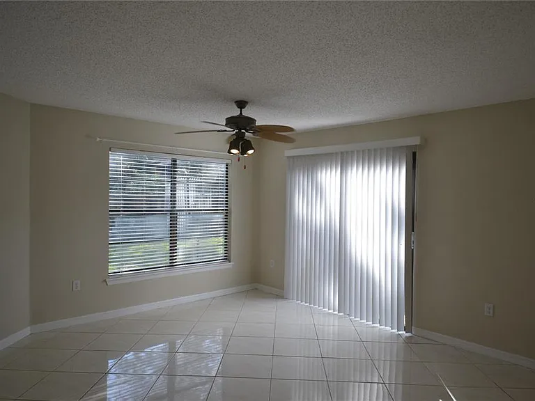 605 Lennox Rd W — Photo 2