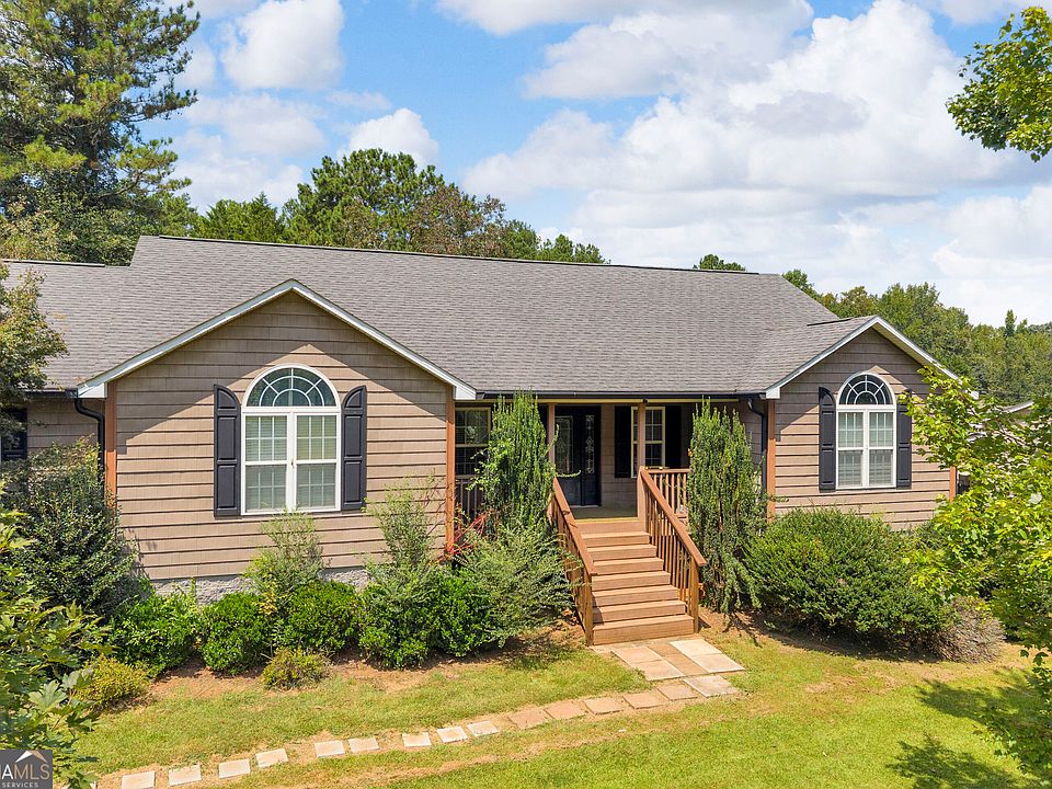 1st image of 131 Pine Oak Dr