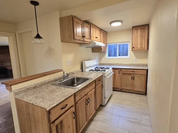 1017 Hickox St #B, Santa Fe, NM 87505