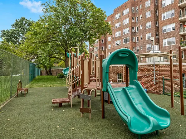 3750 Hudson Manor Terrace image 23 of 27