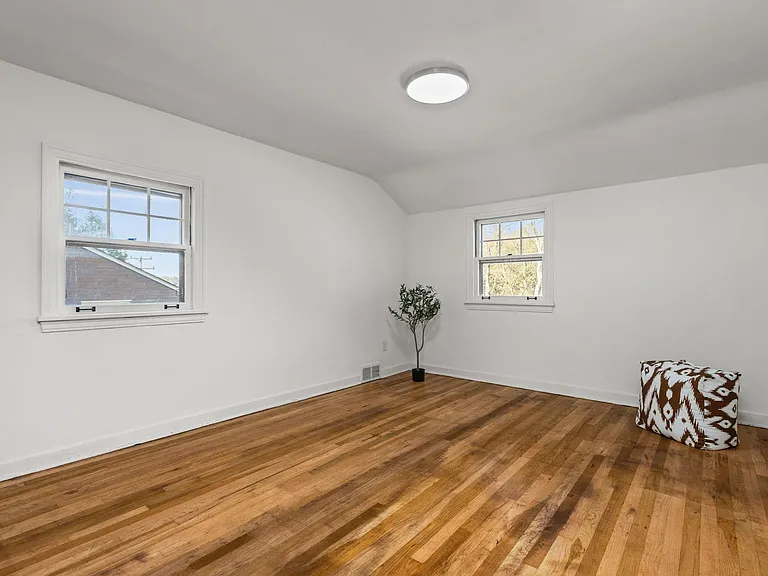 255 Gilkeson Rd — Photo 15