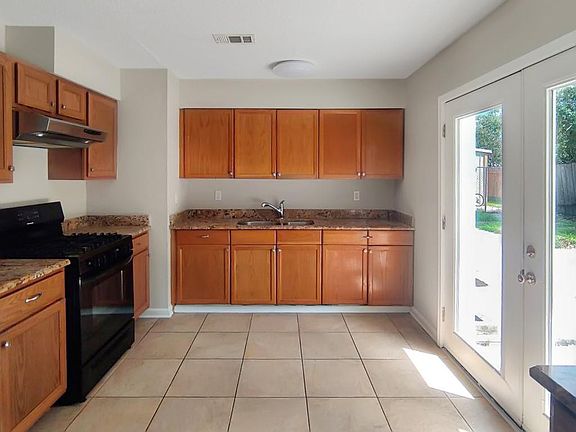 3rd image of 2705 Victoria Dr