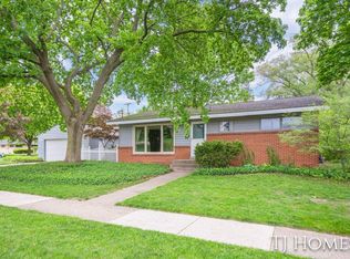 1839 Tremont Blvd NW, Grand Rapids, MI 49504