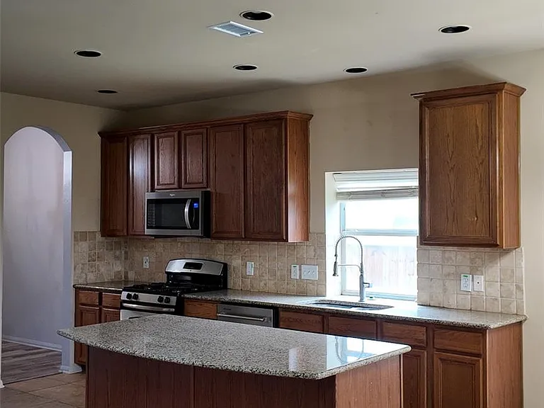 20511 Raincrest Dr — Photo 3