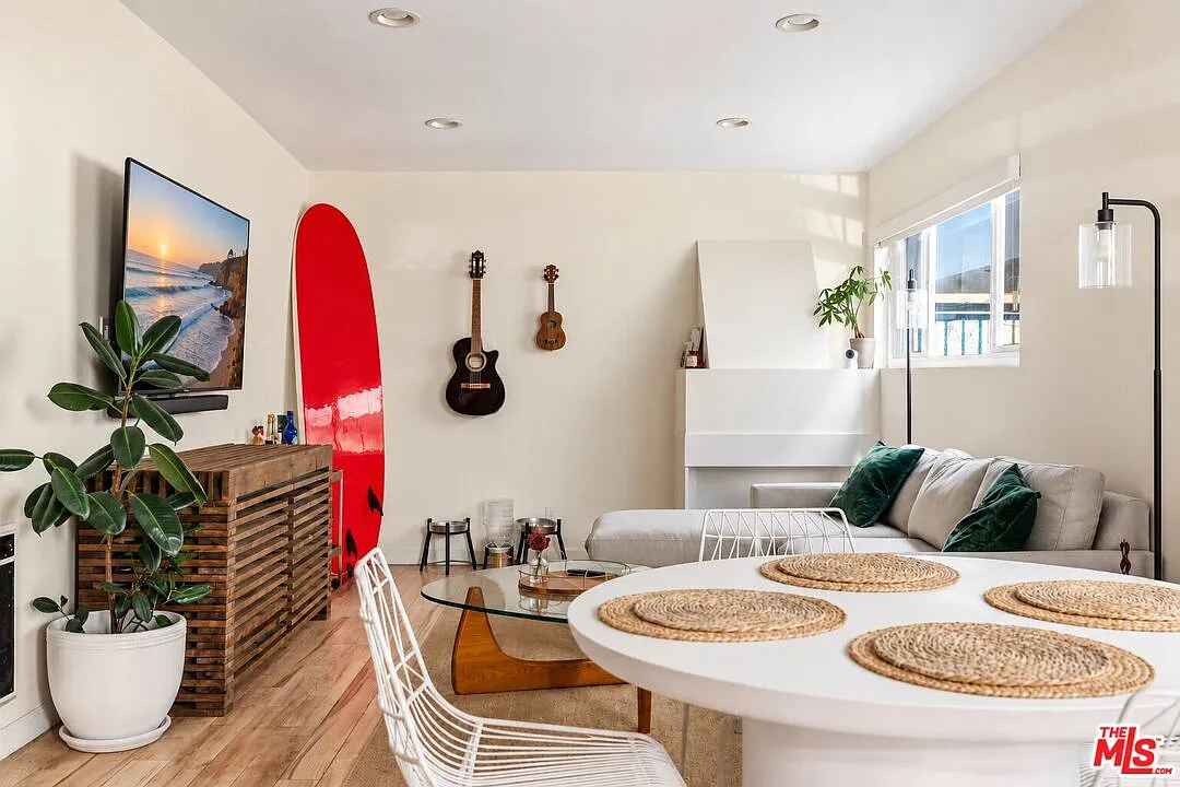 2 bed, 1.0 bath, 768 sqft, $3,250 — Photo 1