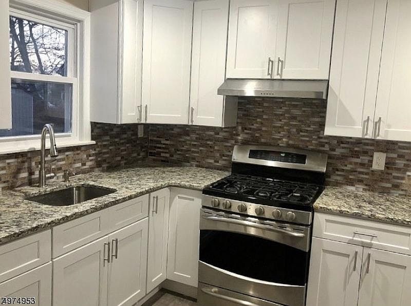 2nd image of 1426 W 3rd St