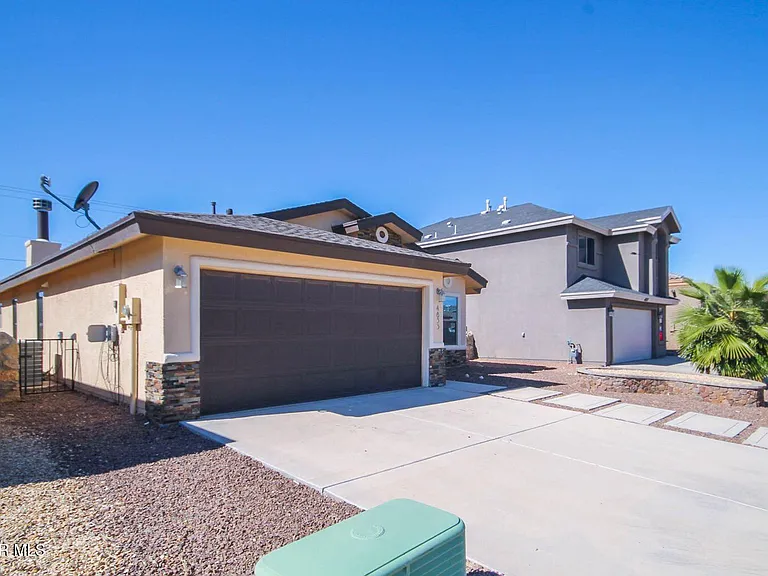 4833 Adrian Campos St — Photo 3