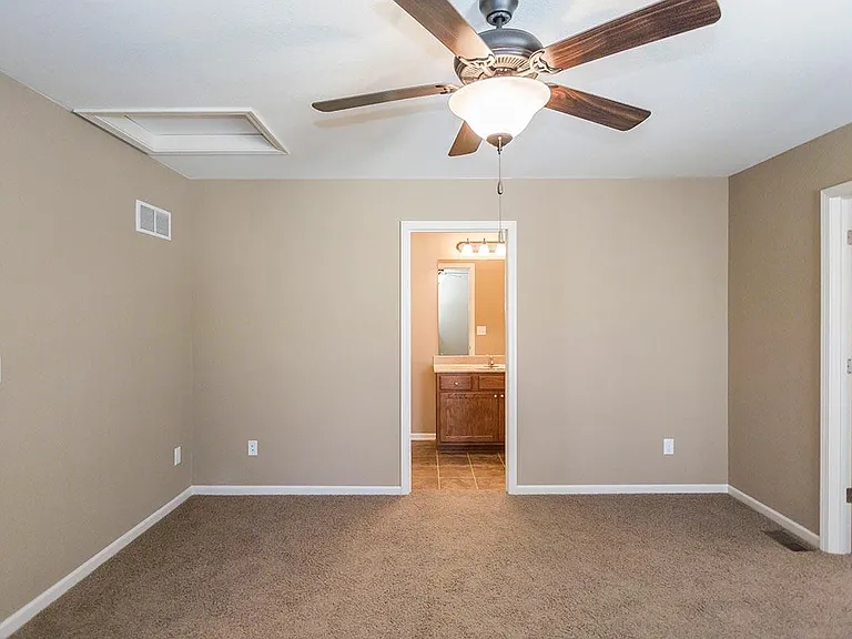 Parkway Oaks Townhomes and Duplexes — Photo 18