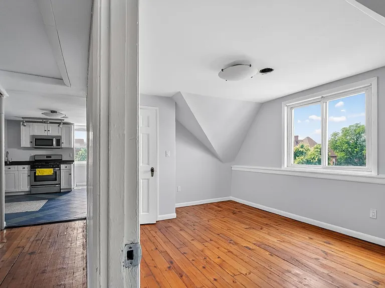 434 George St — Photo 2