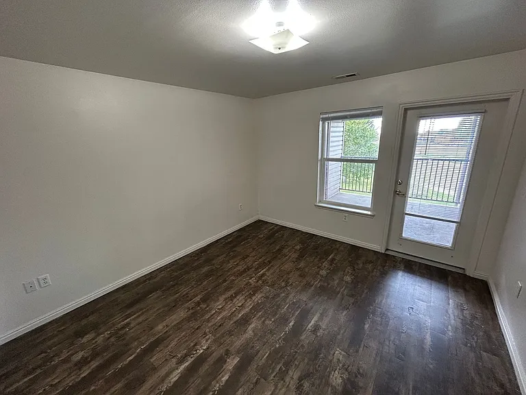 Riverton Apartments — Photo 6