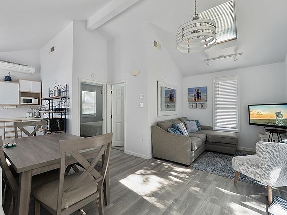 4th image of 129 75th St #C