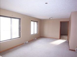 13942 Y Cir, Omaha, NE 68137