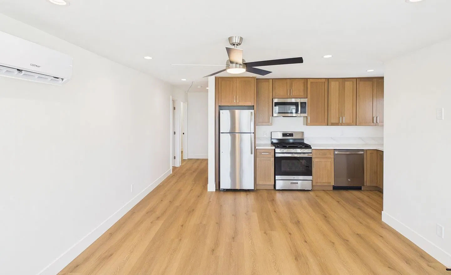 1126 - 1134 W Redwood St — Photo 3