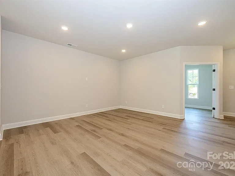 10037 Mamillion Dr — Photo 2