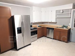 815 2nd St NE, Independence, IA 50644