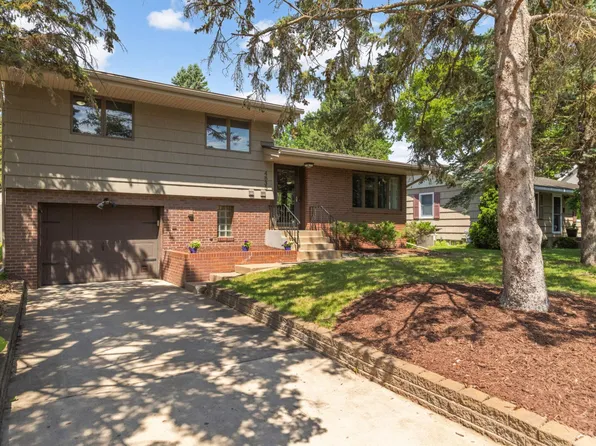 4835 Carolyn Ln, White Bear Lake, MN 55110