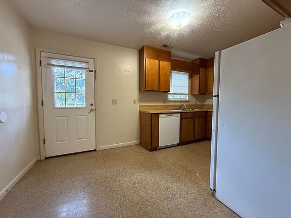 3rd image of 113 Covington St #G