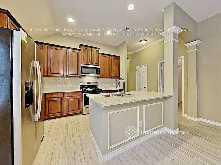 510 Maplewood Dr — Photo 6