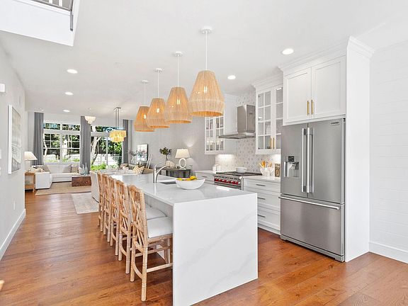 4th image of 65 Meadowbrook Ln