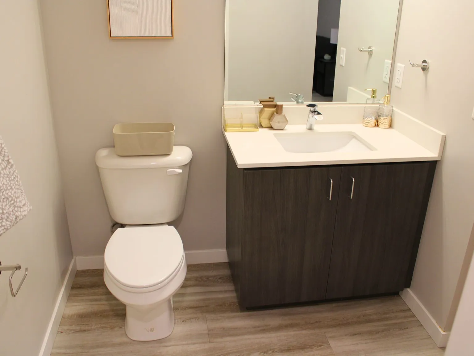 Ferry Street Flats - Modern Studios and Lofted units right by campus! — Photo 3