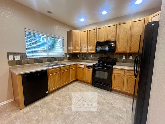 5th image of 1622 Woodpark Dr