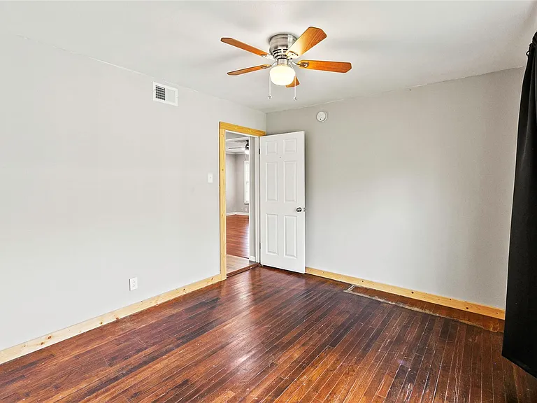 223 Jasmine St — Photo 11