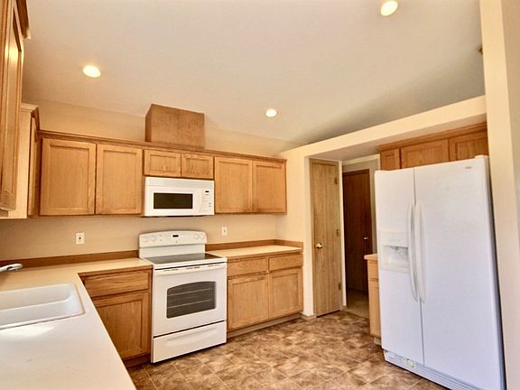 3rd image of 6612 83rd Pl NE