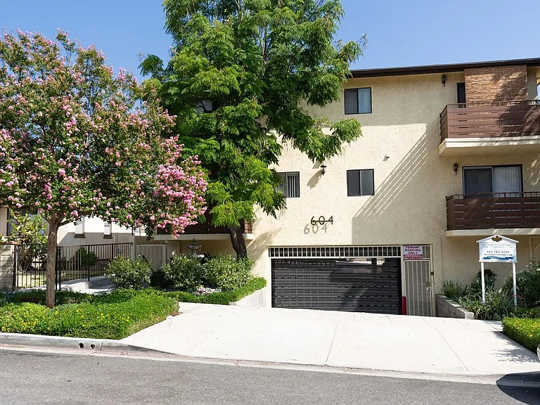 604 E Orange Grove Ave — Photo 18