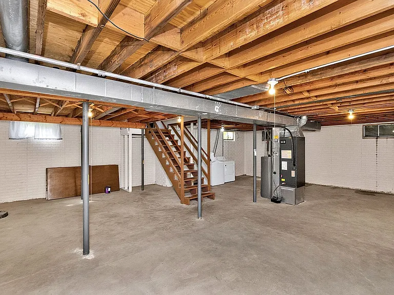 1614 NW Applewood St — Photo 21