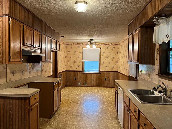 5th image of 1204 Canal Ave E #E