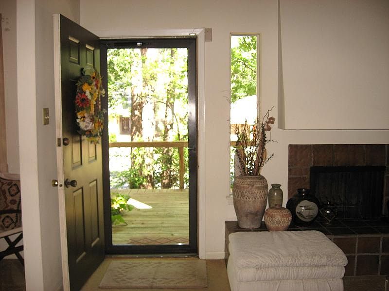 1st image of 616 Hickory Dr
