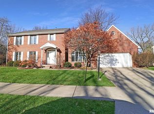 749 W Brookforest Dr, Peoria, IL 61615