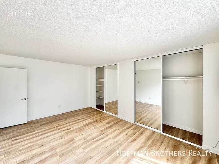 1000 N Doheny Dr #100 — Photo 8