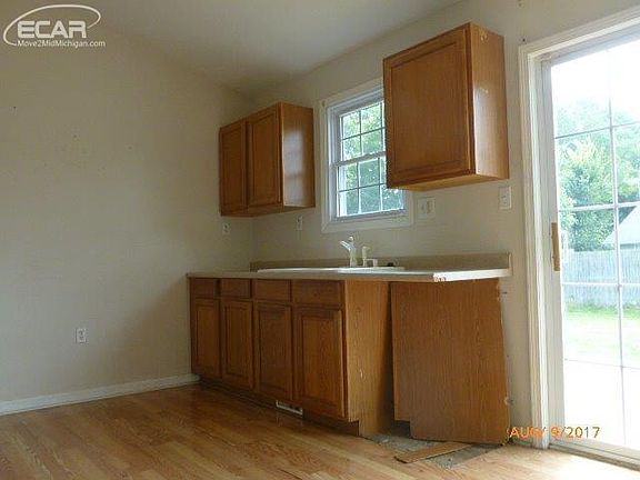 4th image of 5032 Murphy Dr