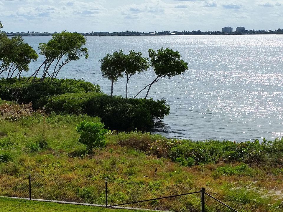 1st image of 29 Harbour Isle Drive W #206