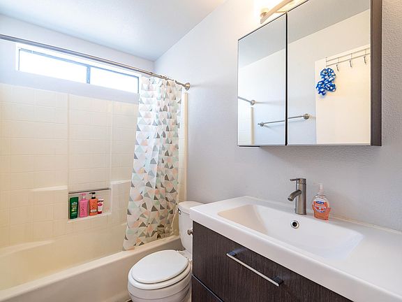 5th image of 2343 E 17th St Unit 107