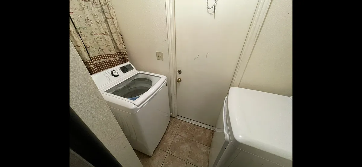 Building Photo - 2109 Breezeway Cir #2109