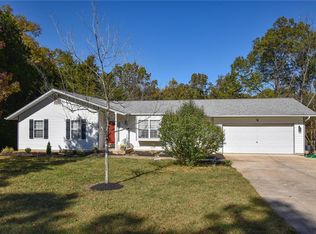 1525 Country Woods Dr, Robertsville, MO 63072