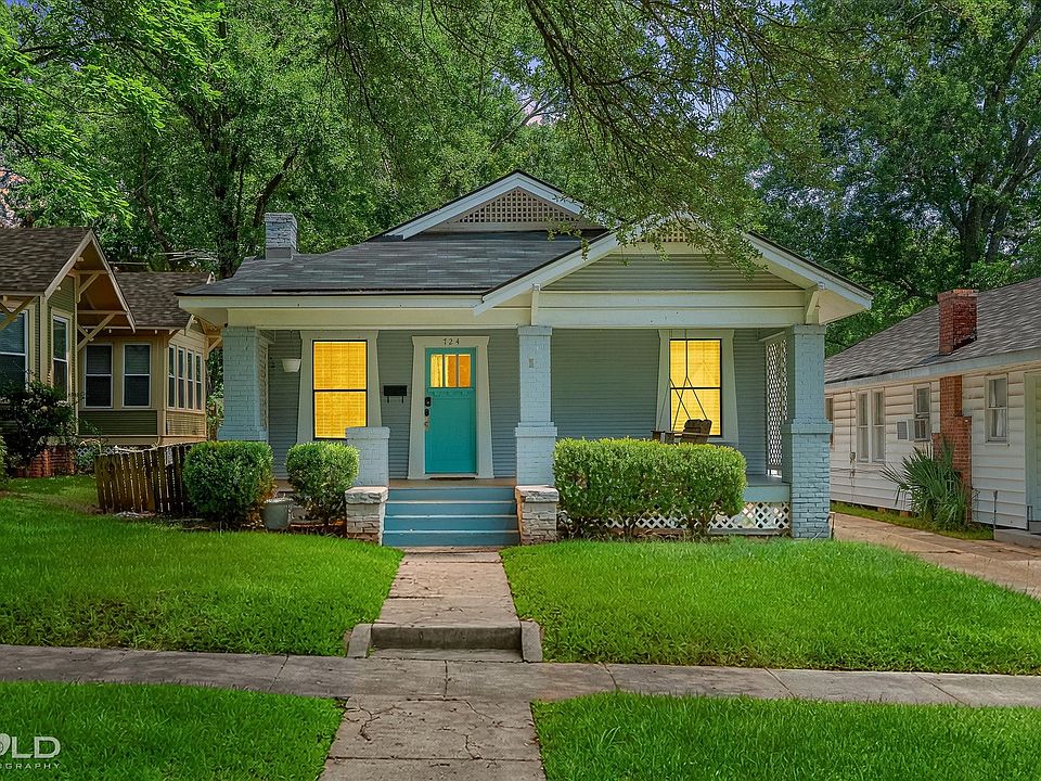 1st image of 724 College St