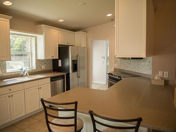 3rd image of 10395 SW Stratton Dr