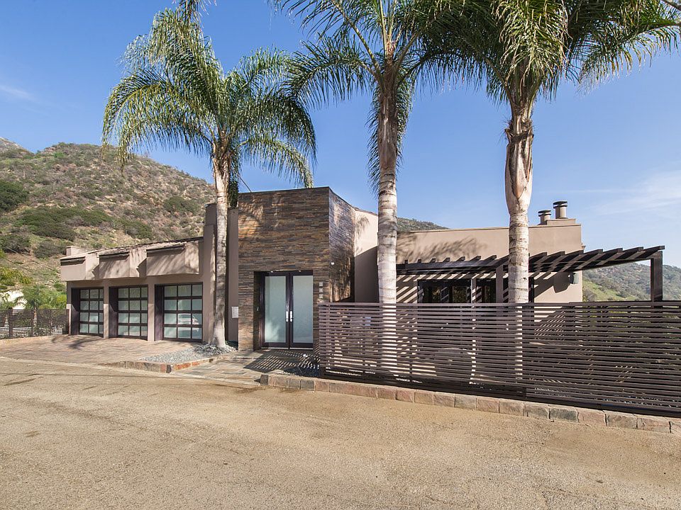 1st image of 2028 Wattles Dr