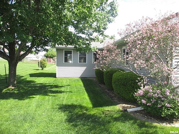 2nd image of 100 Prairie View Ct