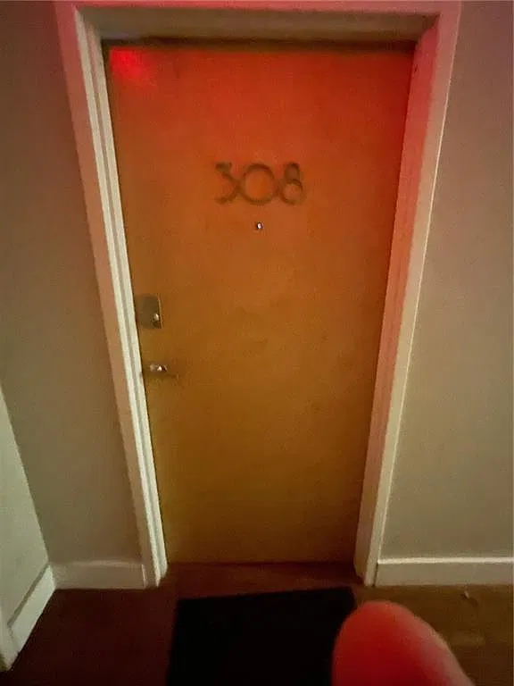 1 bed, 1.0 bath, 561 sqft, $1,600 — Photo 2