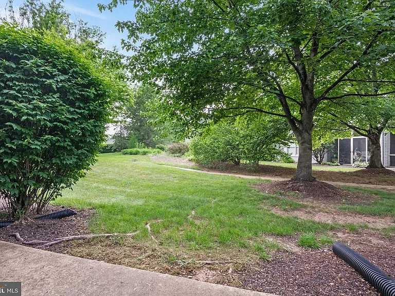 184 Crescent Dr — Photo 12
